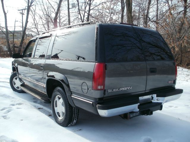 1999 GMC Suburban SLT