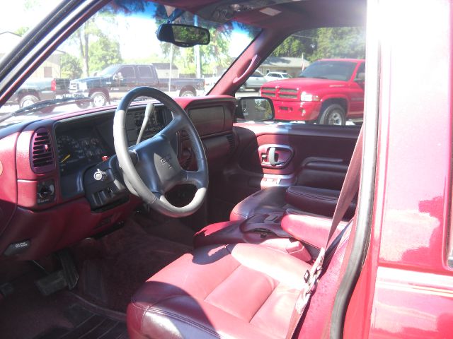 1999 GMC Suburban SLT