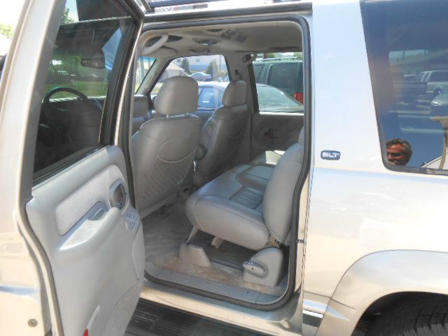 1999 GMC Suburban Wagon SE