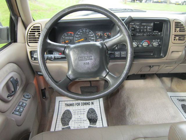 1999 GMC Suburban 29