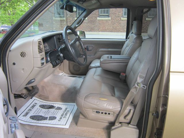 1999 GMC Suburban 29