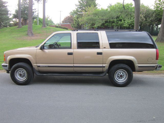 1999 GMC Suburban 29