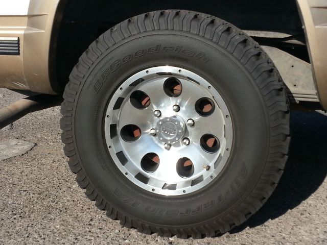 1999 GMC Suburban SLT