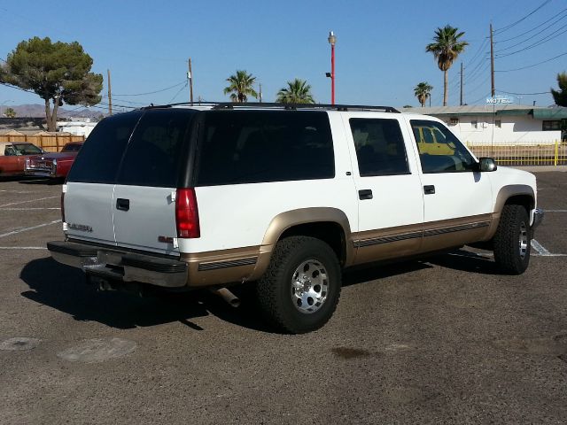 1999 GMC Suburban SLT