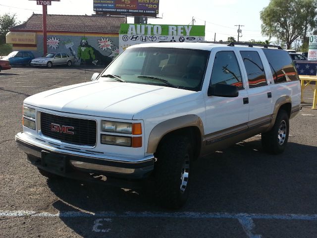 1999 GMC Suburban SLT