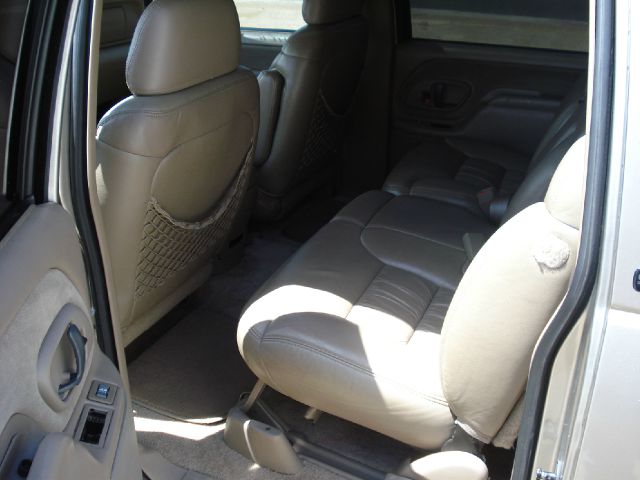 1999 GMC Suburban SLT