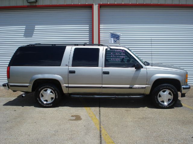 1999 GMC Suburban SLT