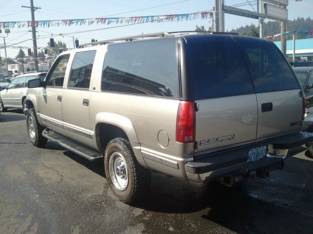 1999 GMC Suburban 5.6L Automatic XE