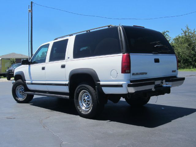 1999 GMC Suburban SLT