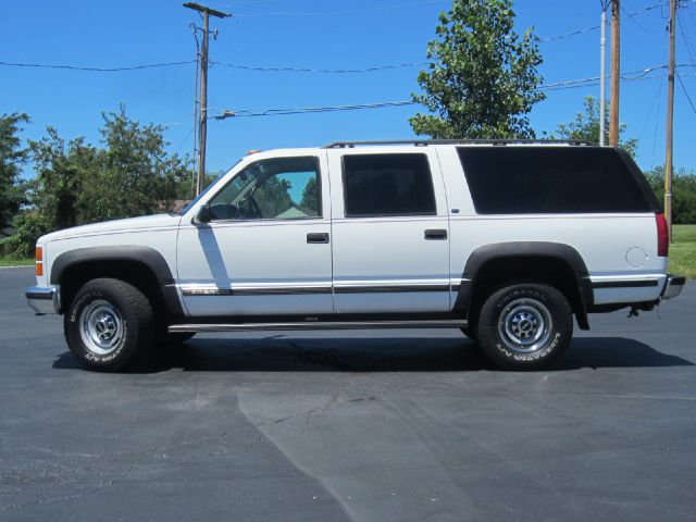 1999 GMC Suburban SLT