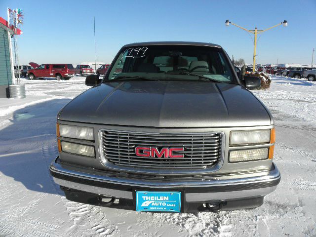 1999 GMC Suburban SLT
