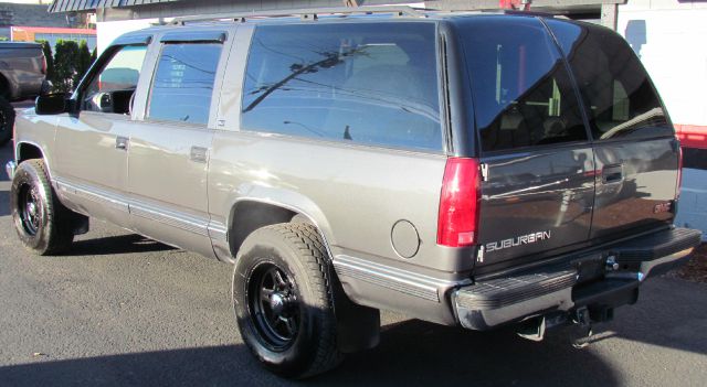1999 GMC Suburban SLT