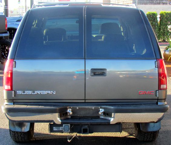 1999 GMC Suburban SLT