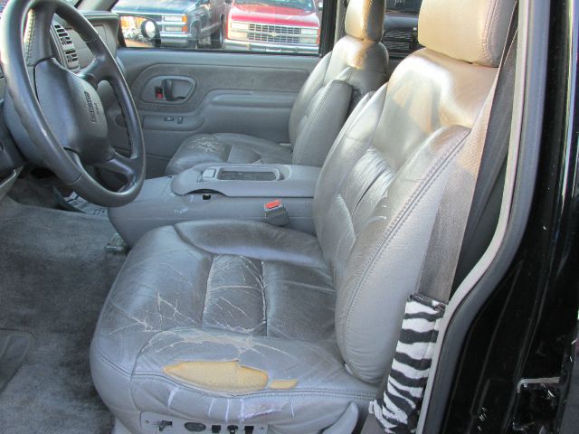 1999 GMC Suburban Unknown