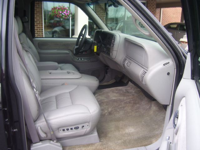 1999 GMC Suburban EX Automatic W/leatherdvd RES