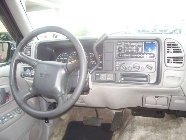 1999 GMC Suburban EX Automatic W/leatherdvd RES