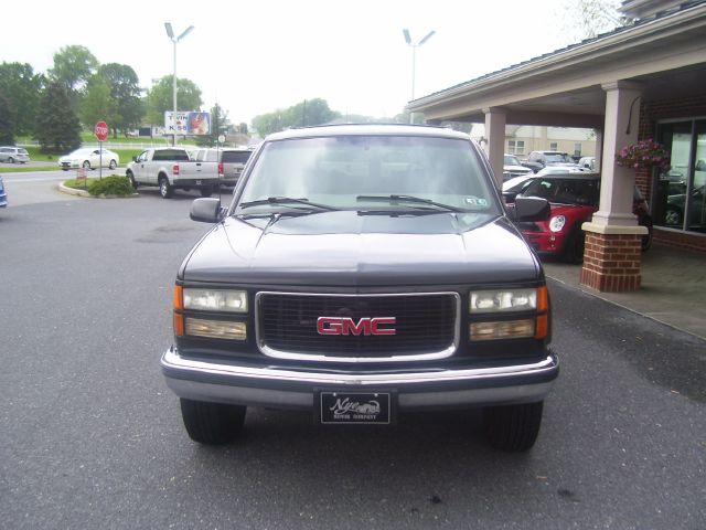 1999 GMC Suburban EX Automatic W/leatherdvd RES