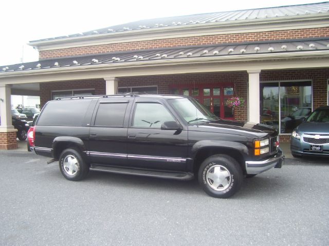 1999 GMC Suburban EX Automatic W/leatherdvd RES