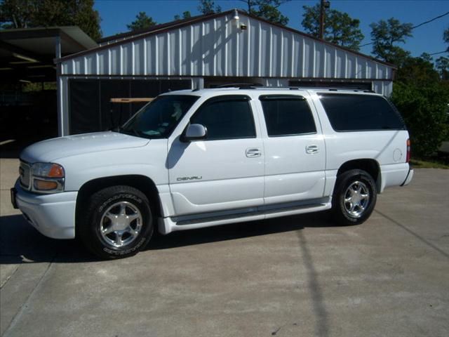 2003 GMC Suburban EX Sedan 4D