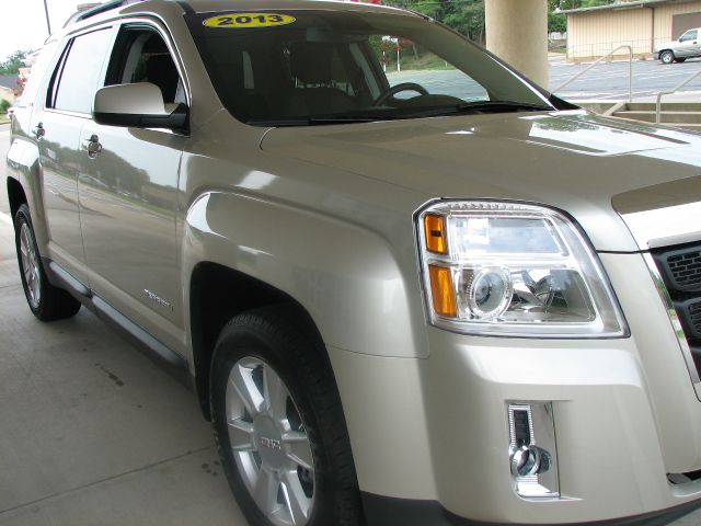 2013 GMC Terrain Nav-tv/dvd-quads-third-sunroof-leather-4wd-6 CD TH