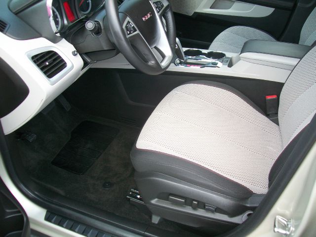 2013 GMC Terrain Nav-tv/dvd-quads-third-sunroof-leather-4wd-6 CD TH