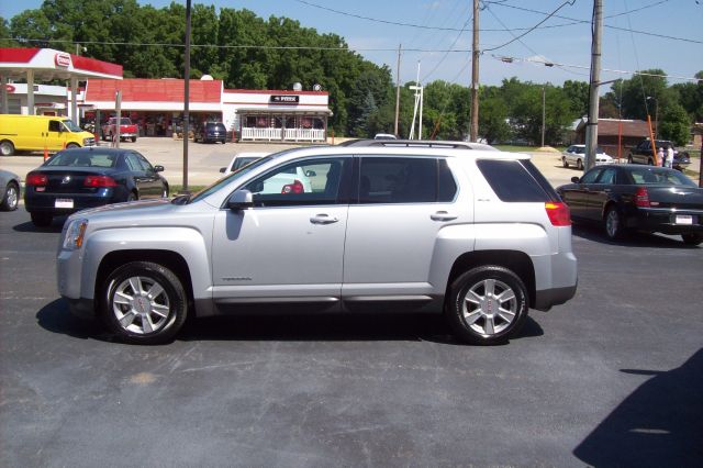 2013 GMC Terrain Nav-tv/dvd-quads-third-sunroof-leather-4wd-6 CD TH