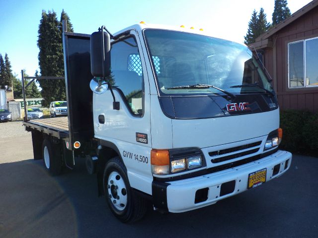 2005 GMC W4500 C350 Sport Sedan 4D