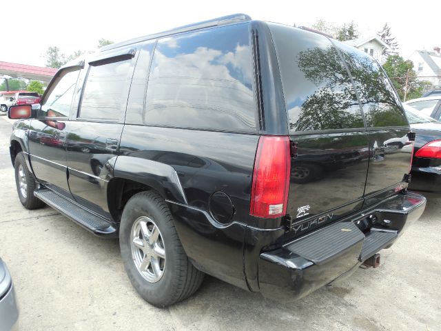 1999 GMC Yukon EX Sedan 4D