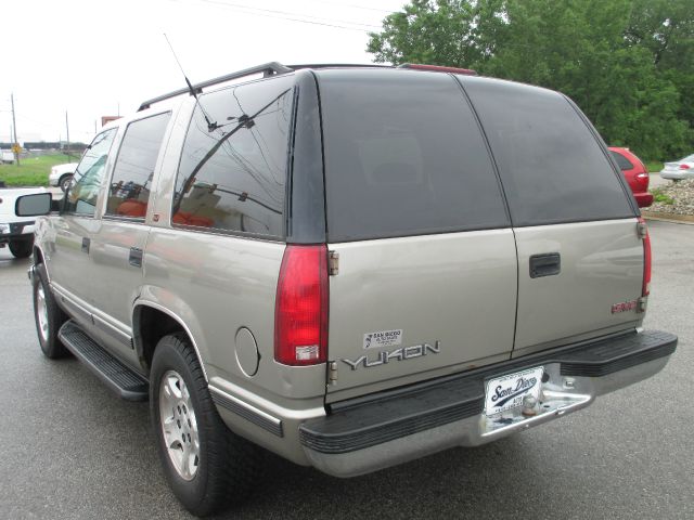 1999 GMC Yukon 4x4 Crew Cab LE