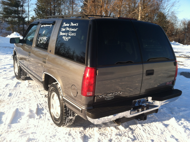 1999 GMC Yukon Wagon SE