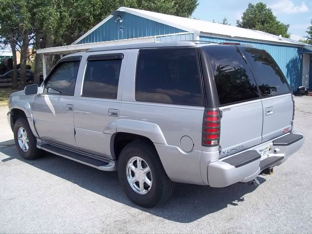 2000 GMC Yukon 4x4 Crew Cab LE