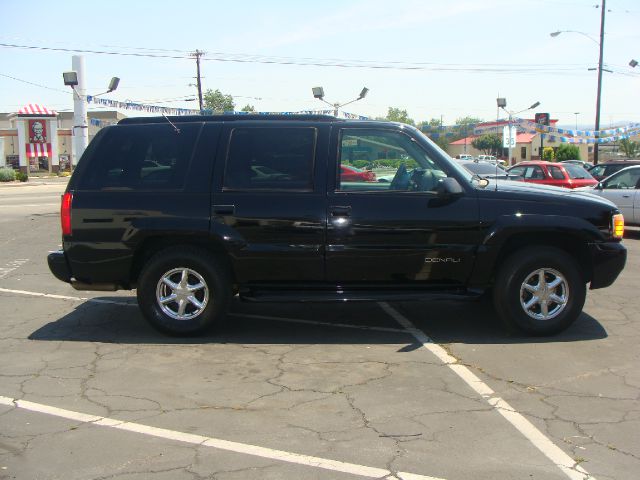 2000 GMC Yukon EX Sedan 4D