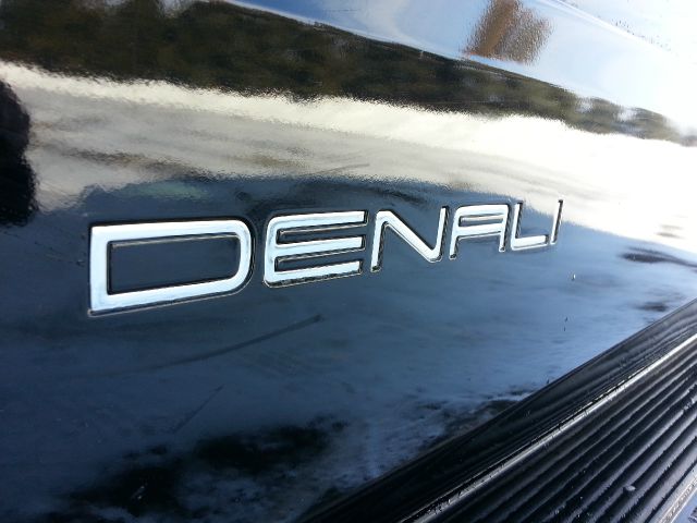 2000 GMC Yukon EX Sedan 4D