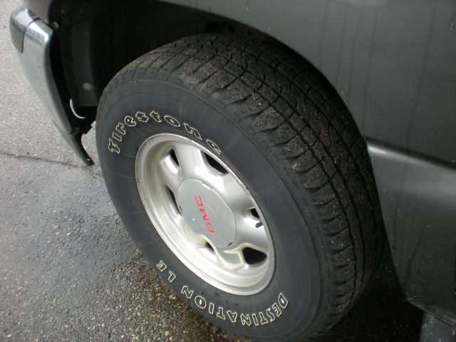 2001 GMC Yukon 4x4 Crew Cab LE