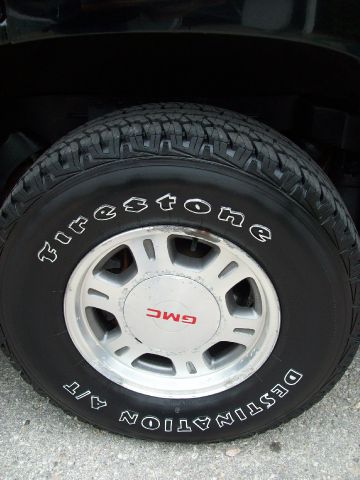 2001 GMC Yukon 4x4 Crew Cab LE