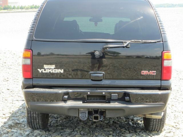 2002 GMC Yukon EX Sedan 4D