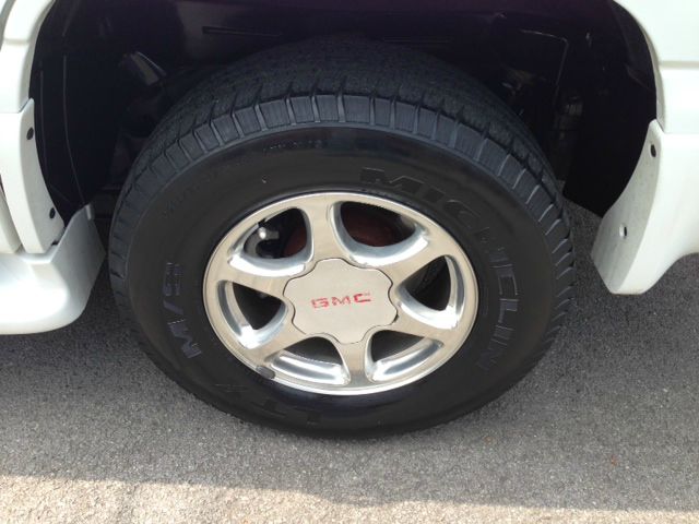 2002 GMC Yukon EX Sedan 4D