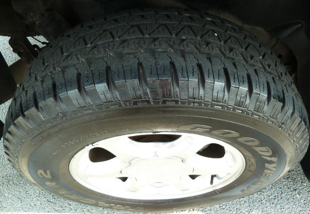 2003 GMC Yukon EX Sedan 4D