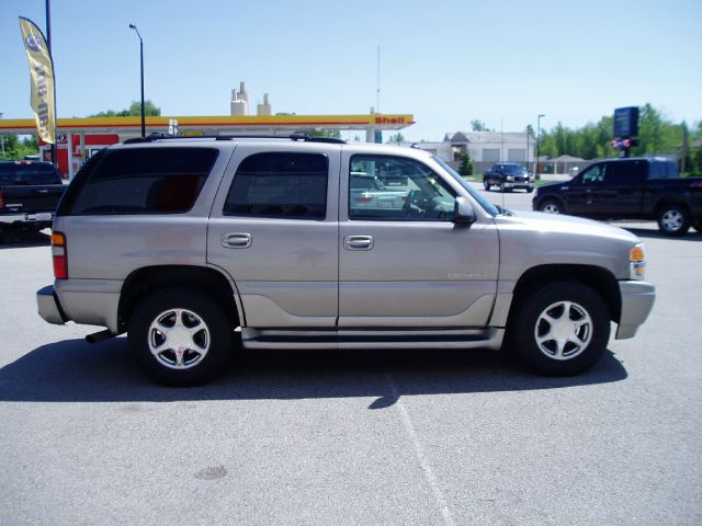 2003 GMC Yukon EX Sedan 4D