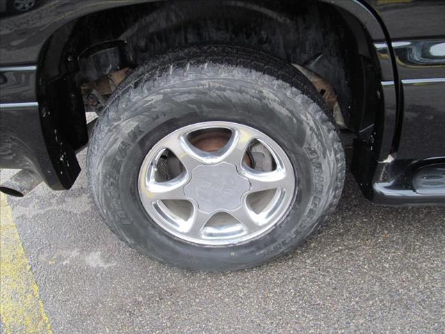 2003 GMC Yukon EX Sedan 4D