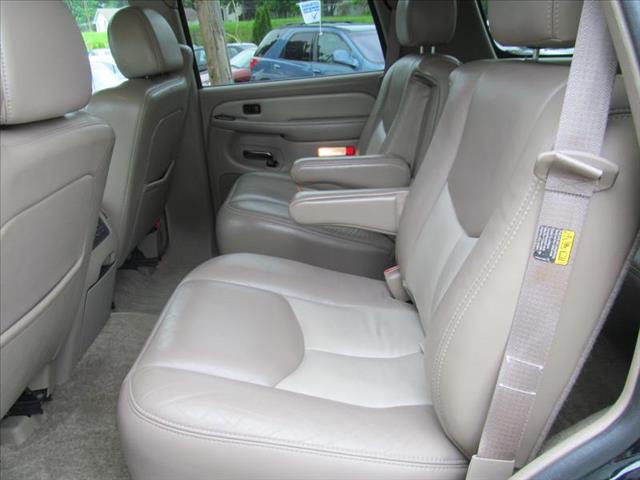 2003 GMC Yukon EX Sedan 4D