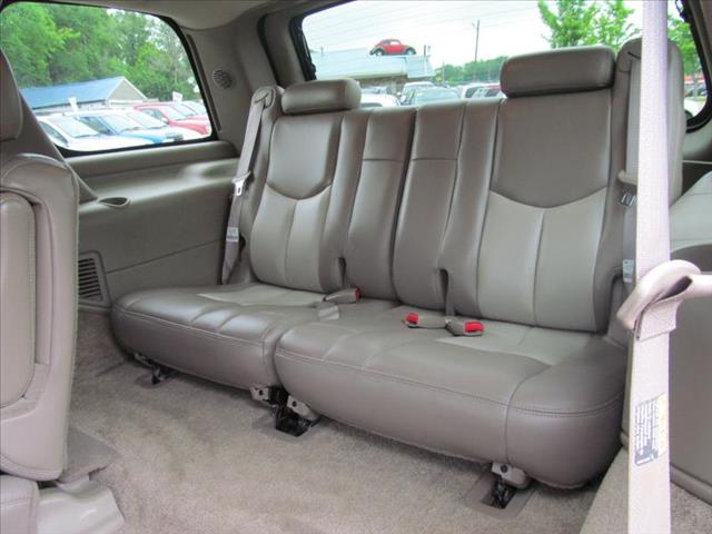 2003 GMC Yukon EX Sedan 4D