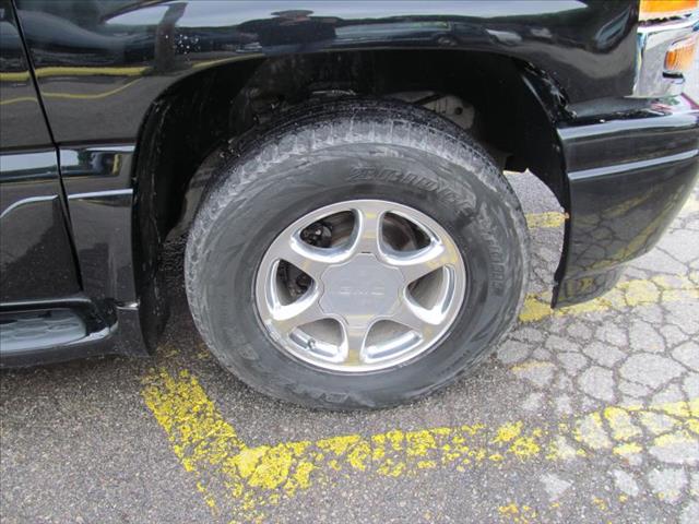 2003 GMC Yukon EX Sedan 4D