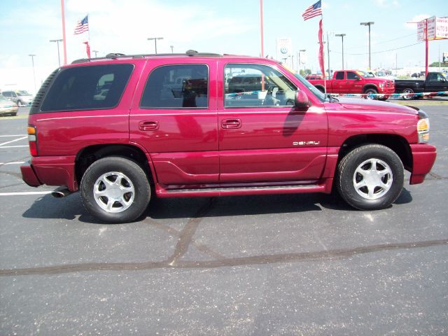 2004 GMC Yukon EX Sedan 4D