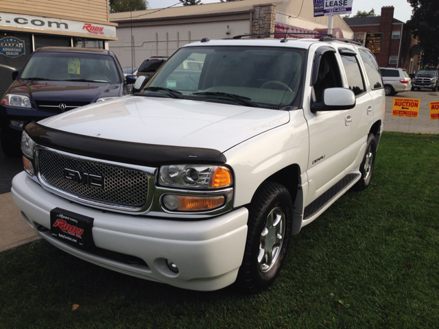 2004 GMC Yukon EX Sedan 4D