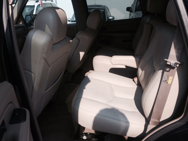 2004 GMC Yukon Ram 3500 Diesel 2-WD