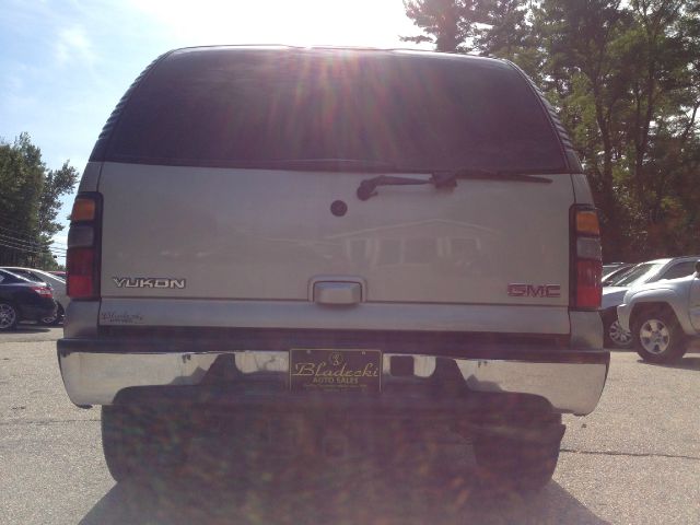 2004 GMC Yukon Ram 3500 Diesel 2-WD