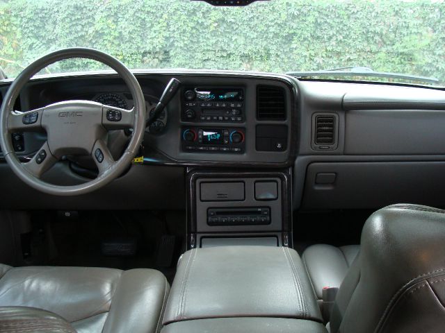 2004 GMC Yukon EX Sedan 4D