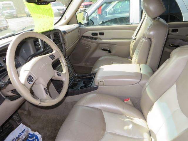 2004 GMC Yukon EX Sedan 4D