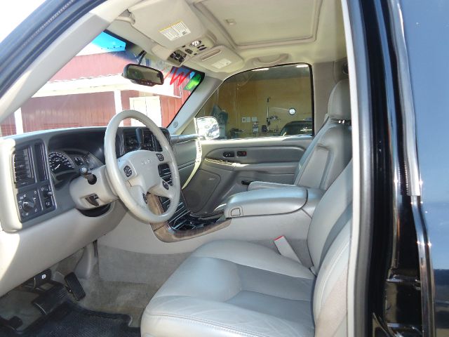 2004 GMC Yukon EX Sedan 4D